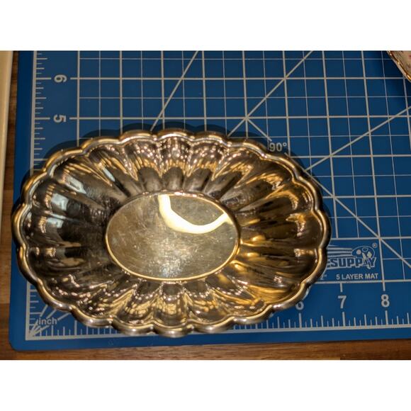 Reed and Barton Vintage Scalloped Holiday Silver Plate Serving Dish - Picture 10 of 10
